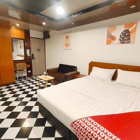 Oyo 75446 Travis Inthamara 49 Hotell Bangkok Eksteriør bilde