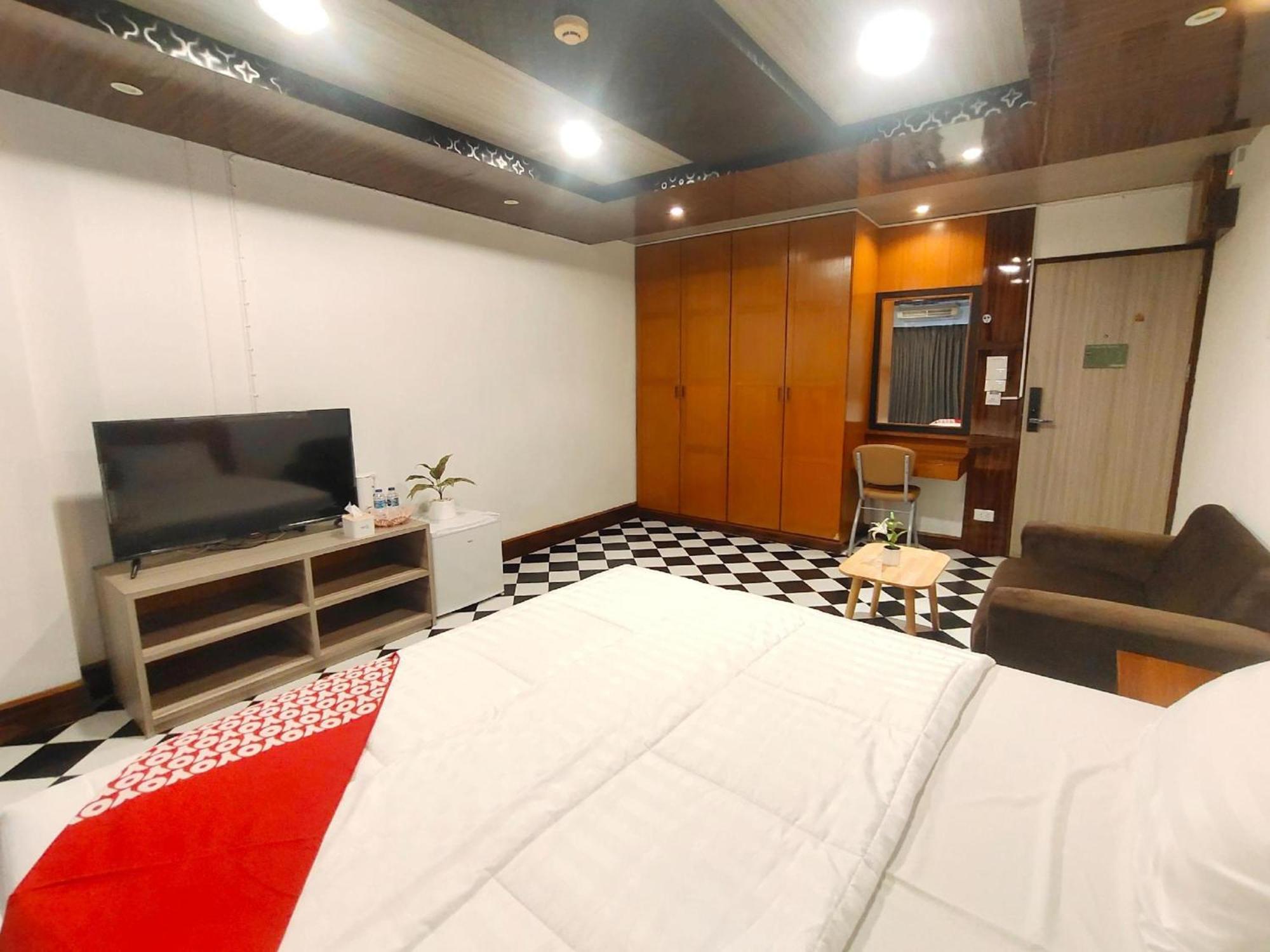 Oyo 75446 Travis Inthamara 49 Hotell Bangkok Eksteriør bilde