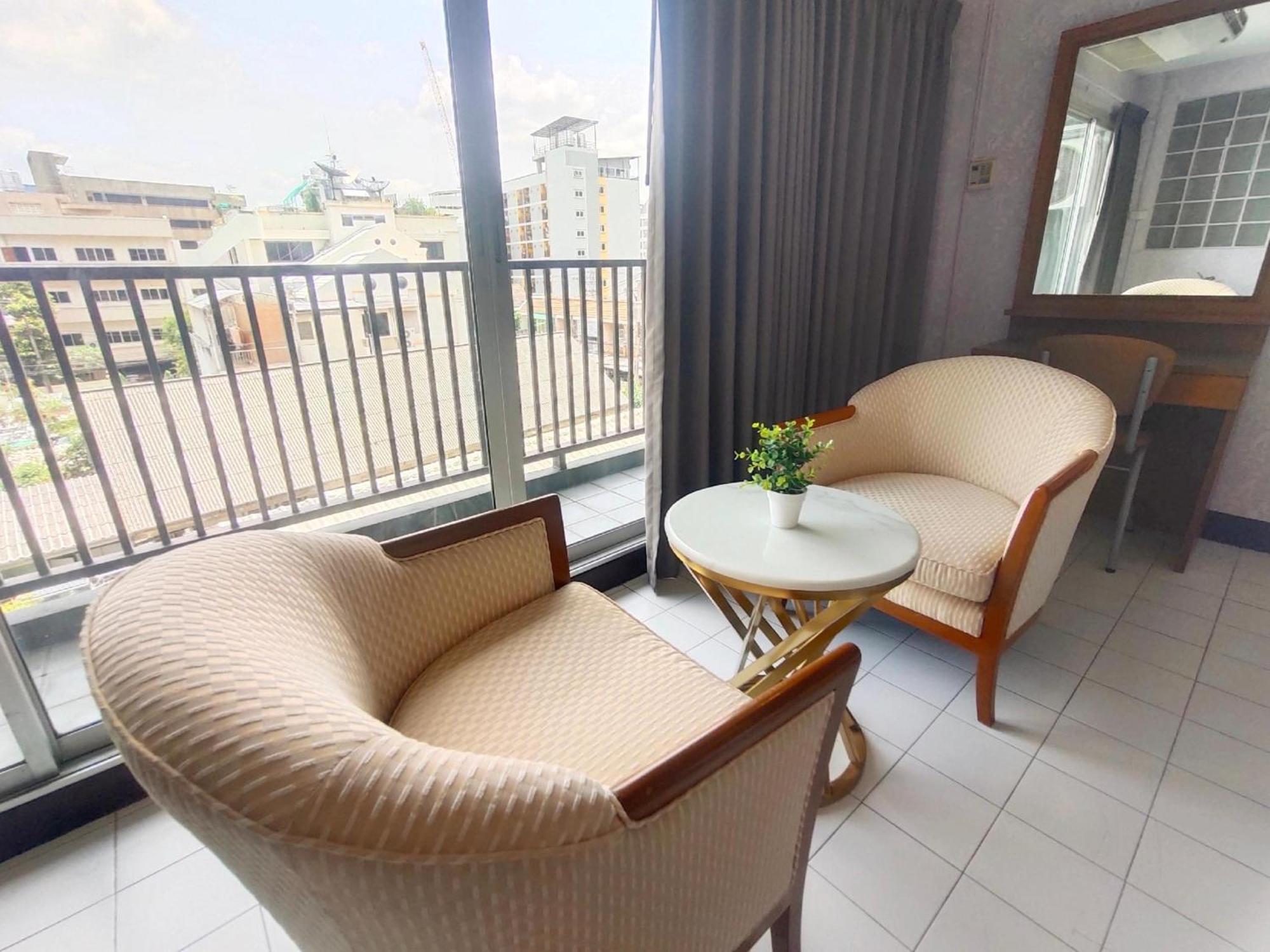 Oyo 75446 Travis Inthamara 49 Hotell Bangkok Eksteriør bilde