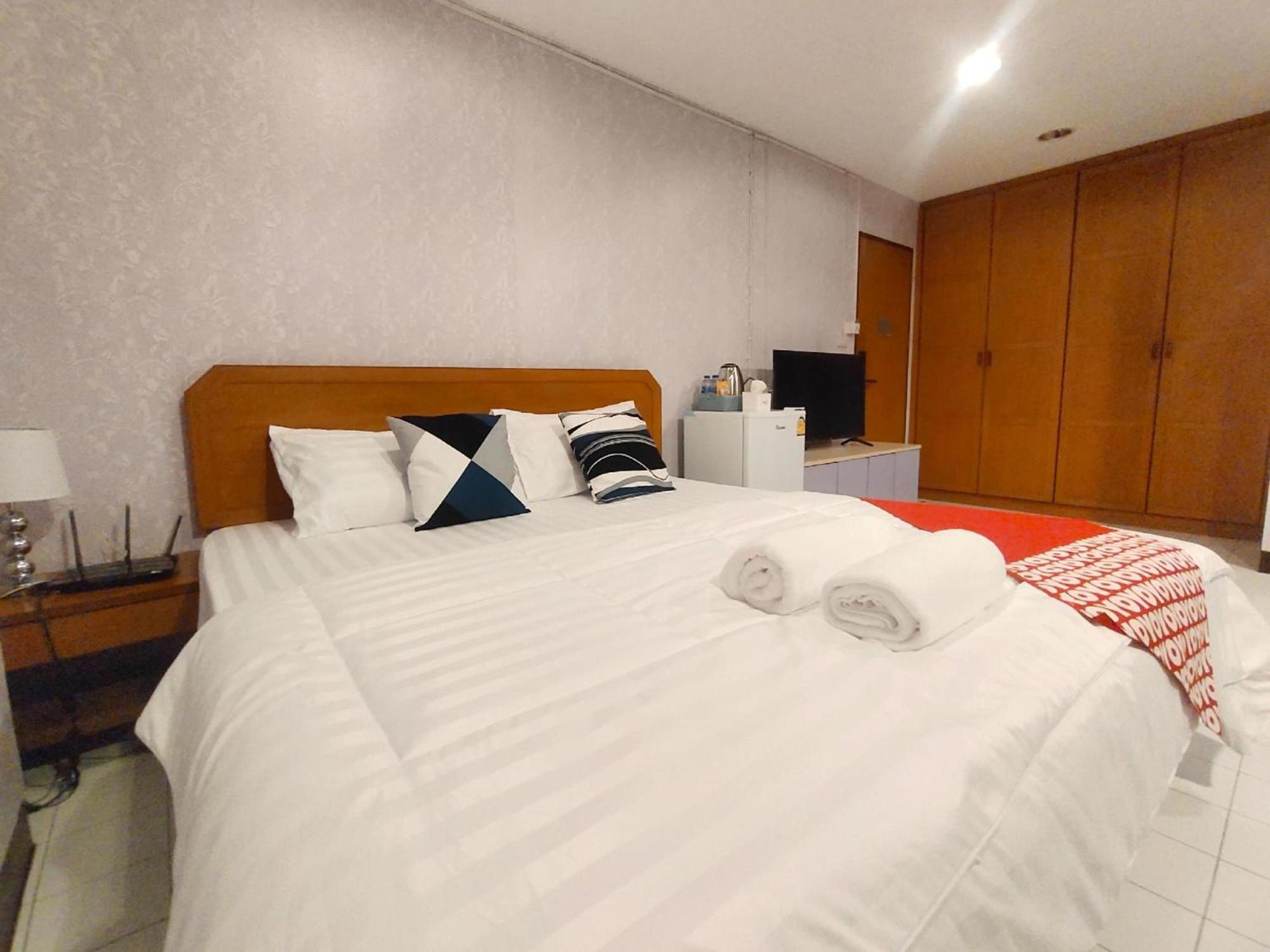 Oyo 75446 Travis Inthamara 49 Hotell Bangkok Eksteriør bilde