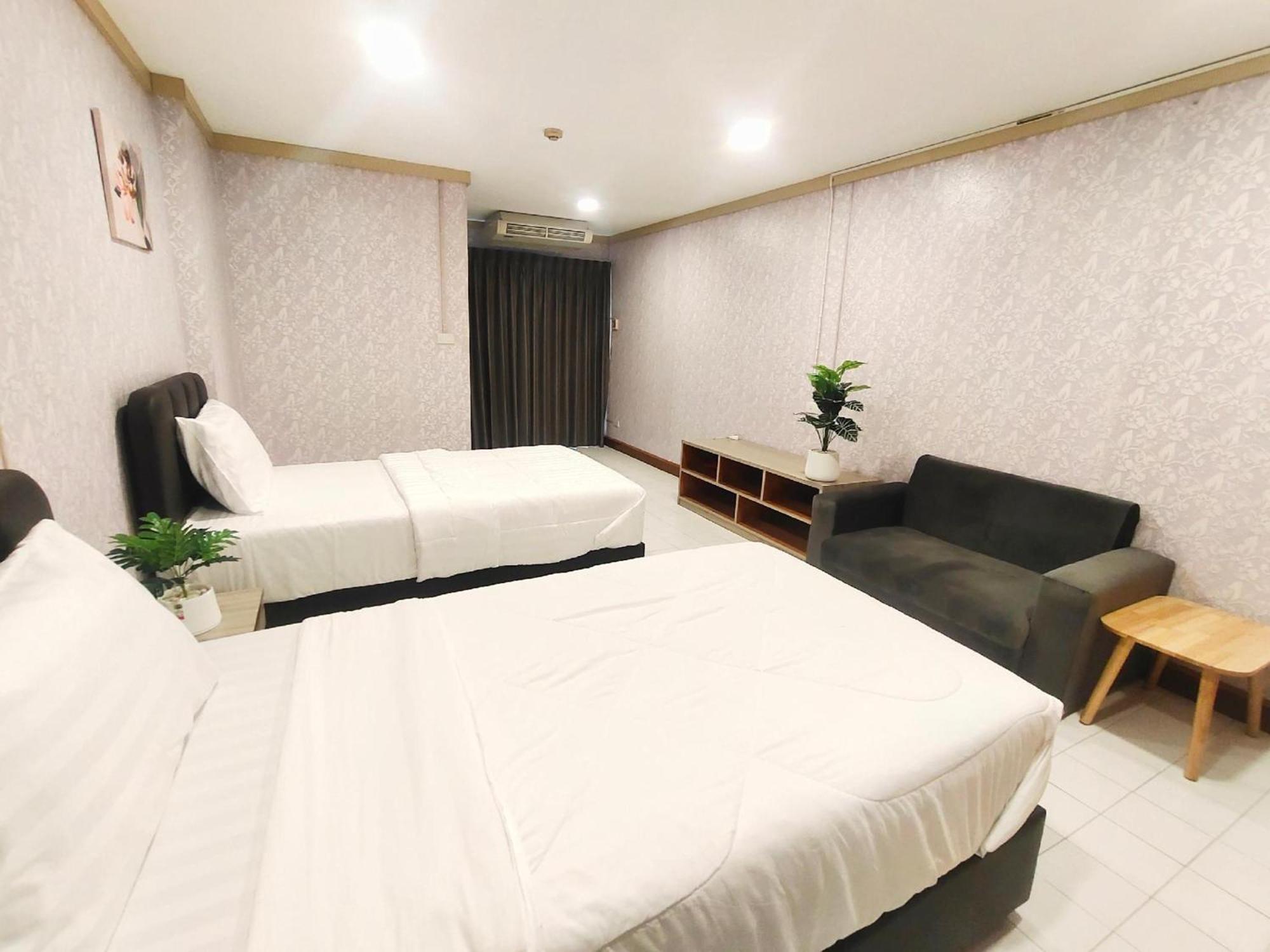 Oyo 75446 Travis Inthamara 49 Hotell Bangkok Eksteriør bilde