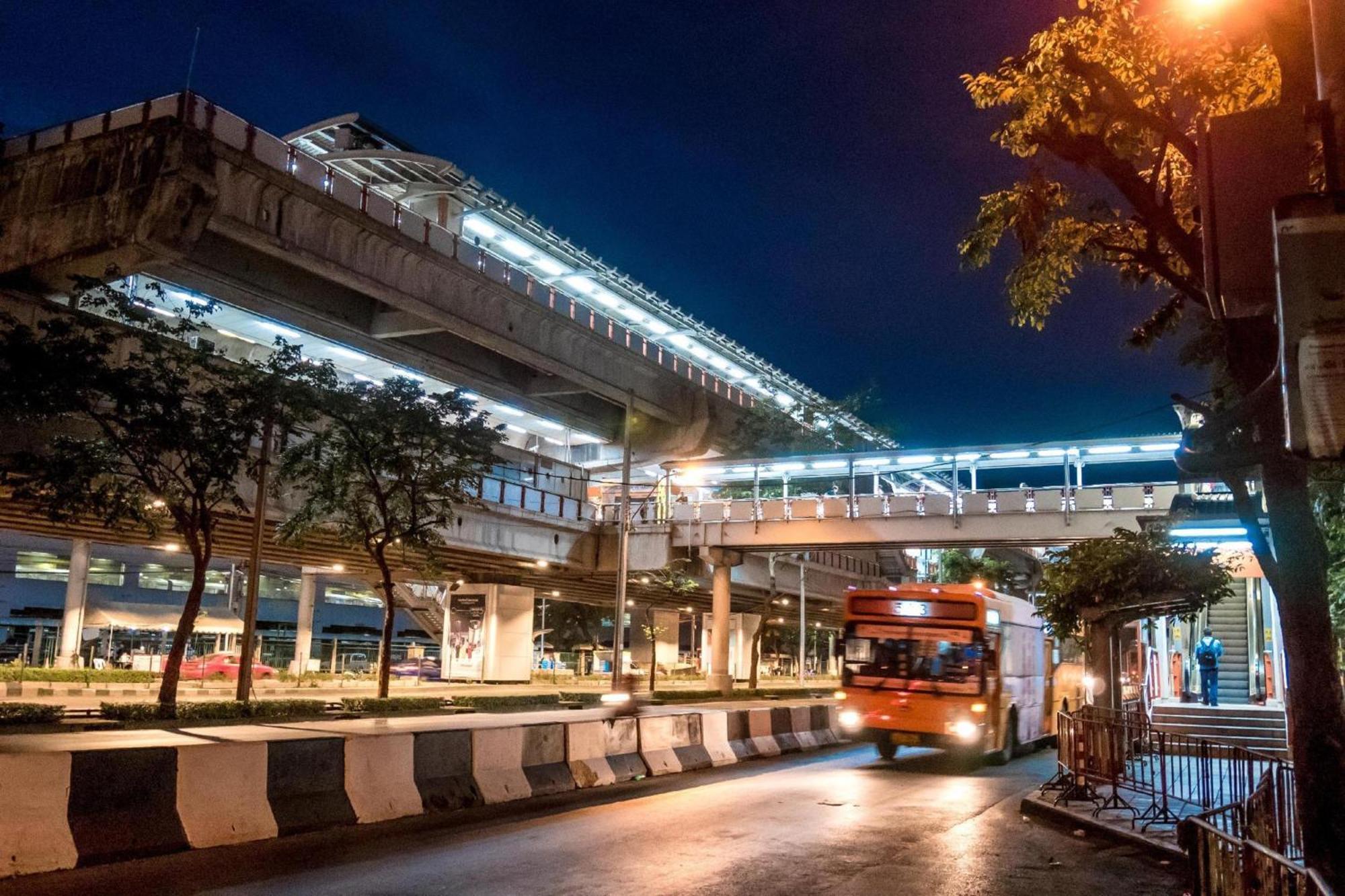 Oyo 75446 Travis Inthamara 49 Hotell Bangkok Eksteriør bilde