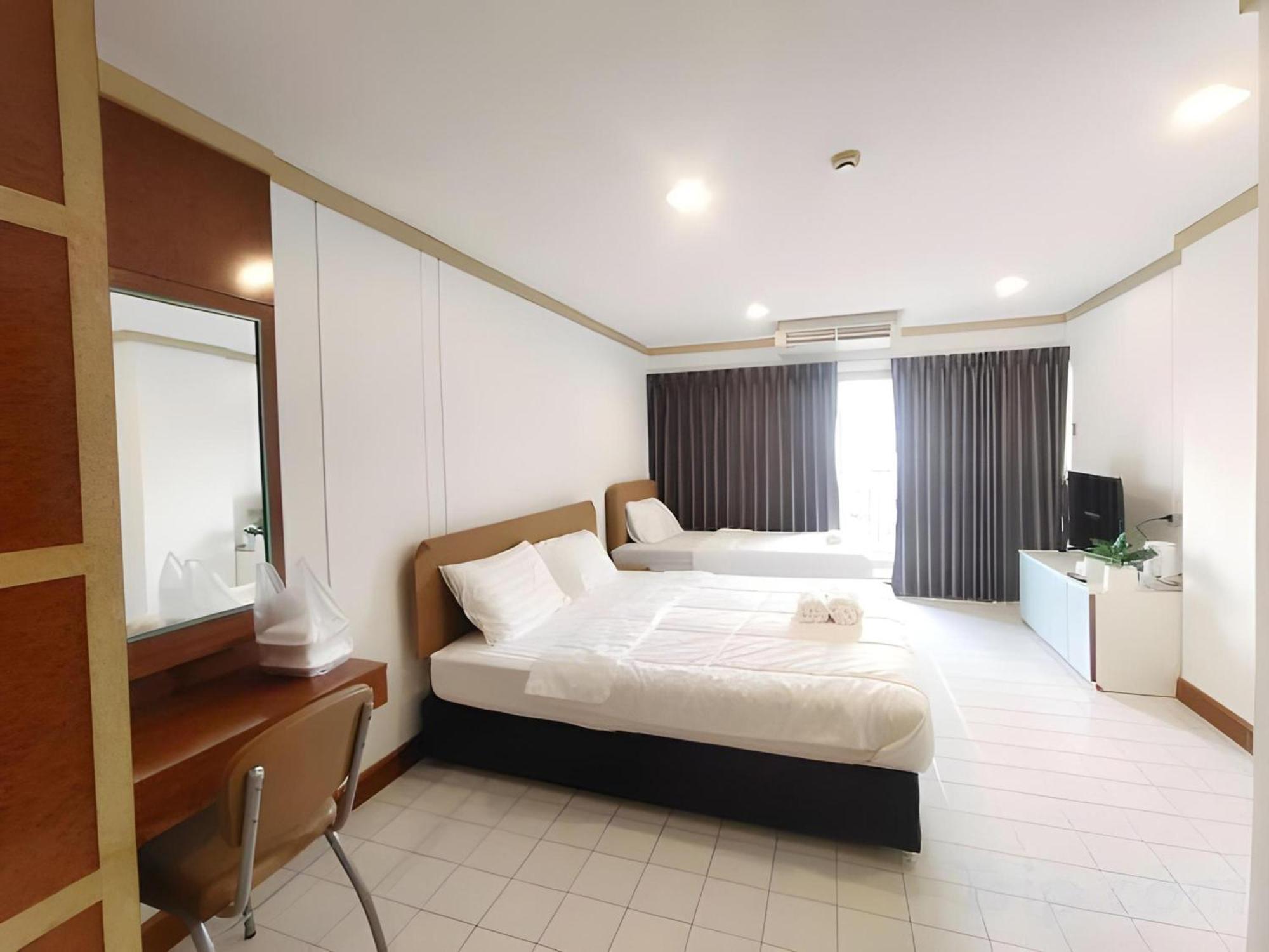Oyo 75446 Travis Inthamara 49 Hotell Bangkok Eksteriør bilde