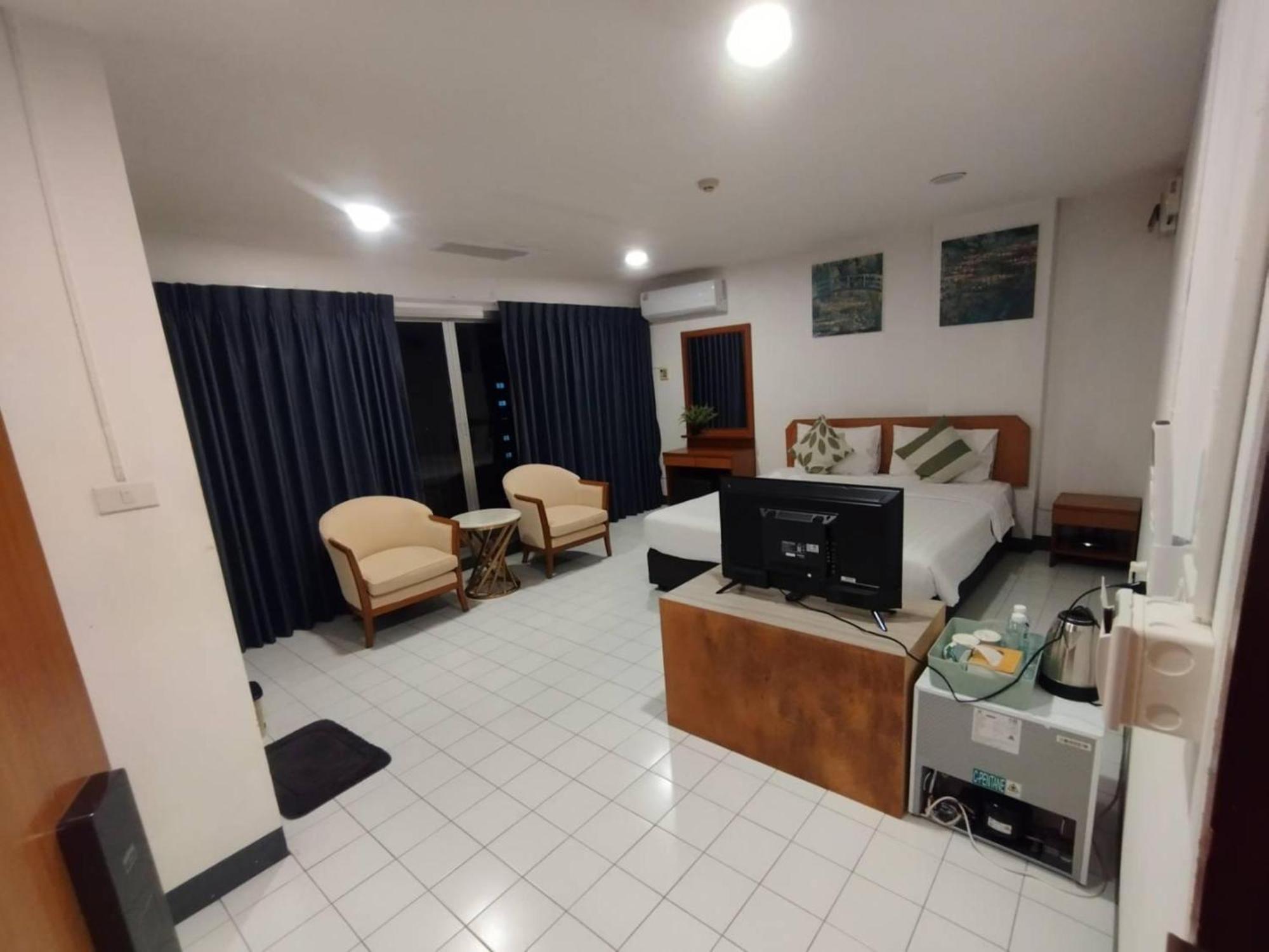 Oyo 75446 Travis Inthamara 49 Hotell Bangkok Eksteriør bilde