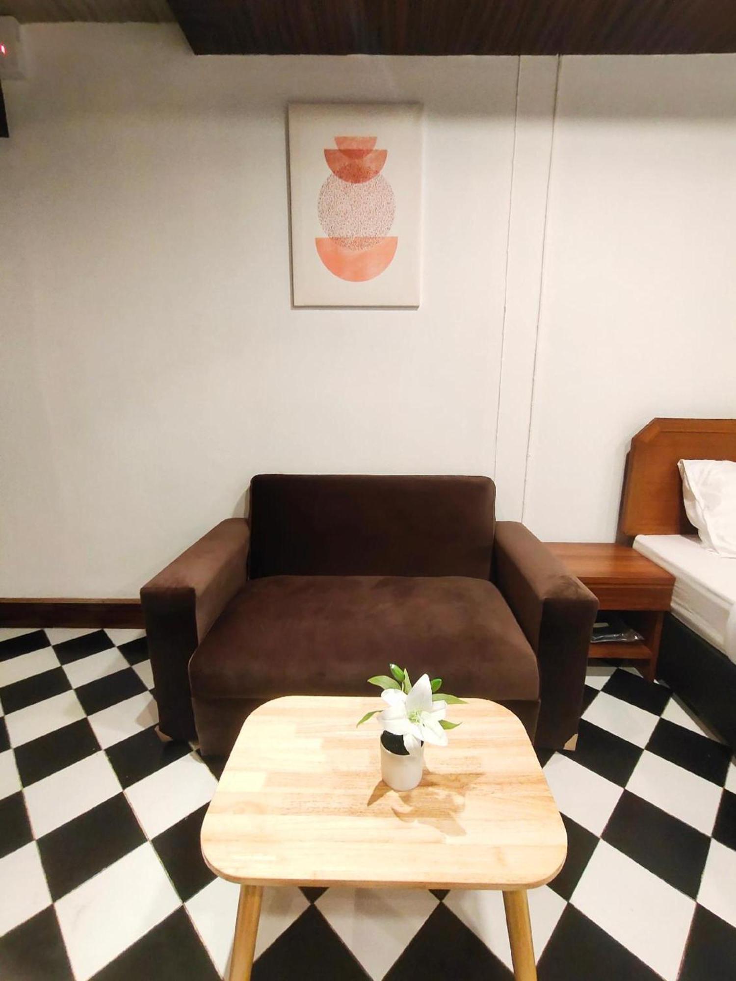 Oyo 75446 Travis Inthamara 49 Hotell Bangkok Eksteriør bilde