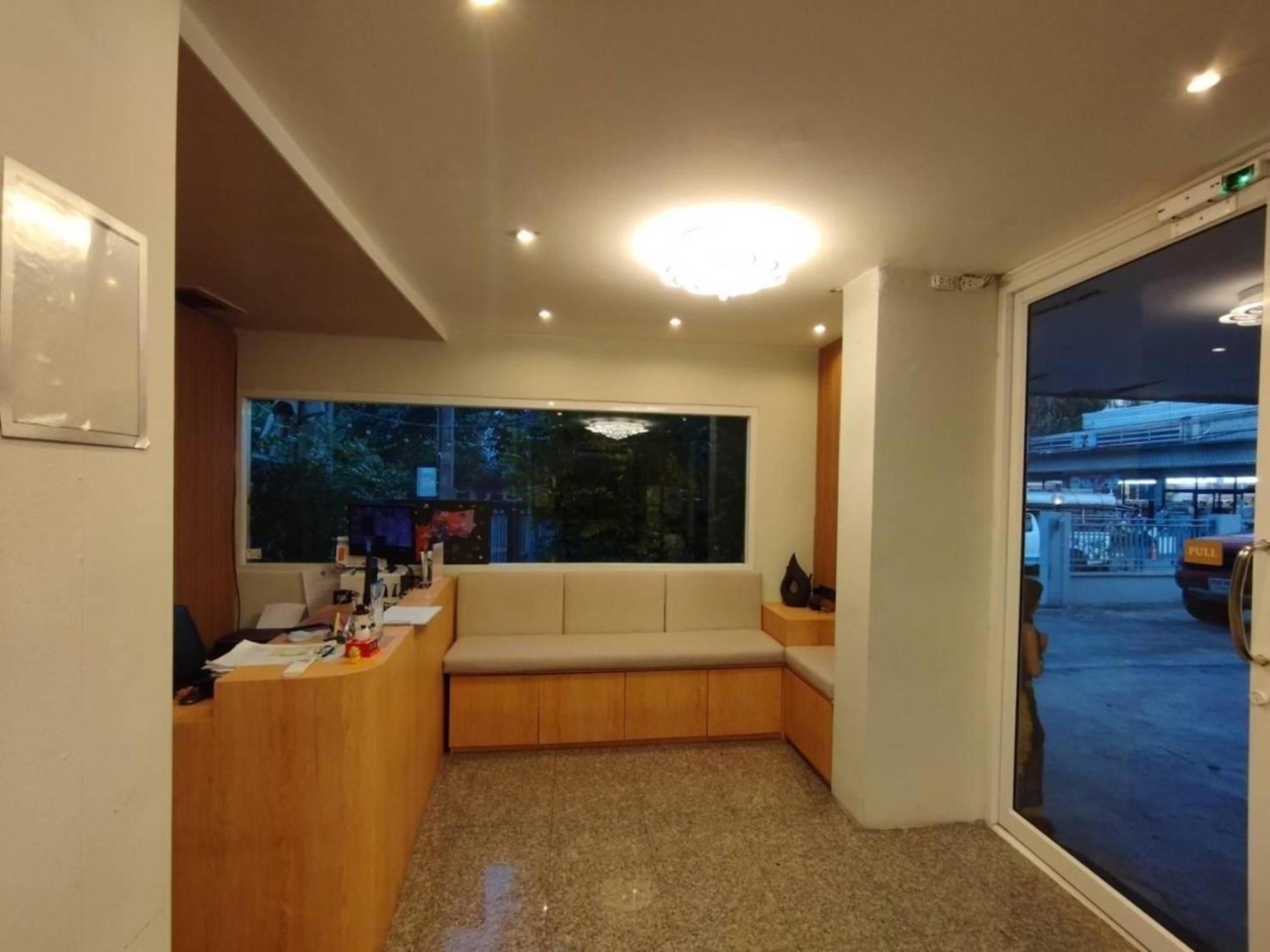 Oyo 75446 Travis Inthamara 49 Hotell Bangkok Eksteriør bilde