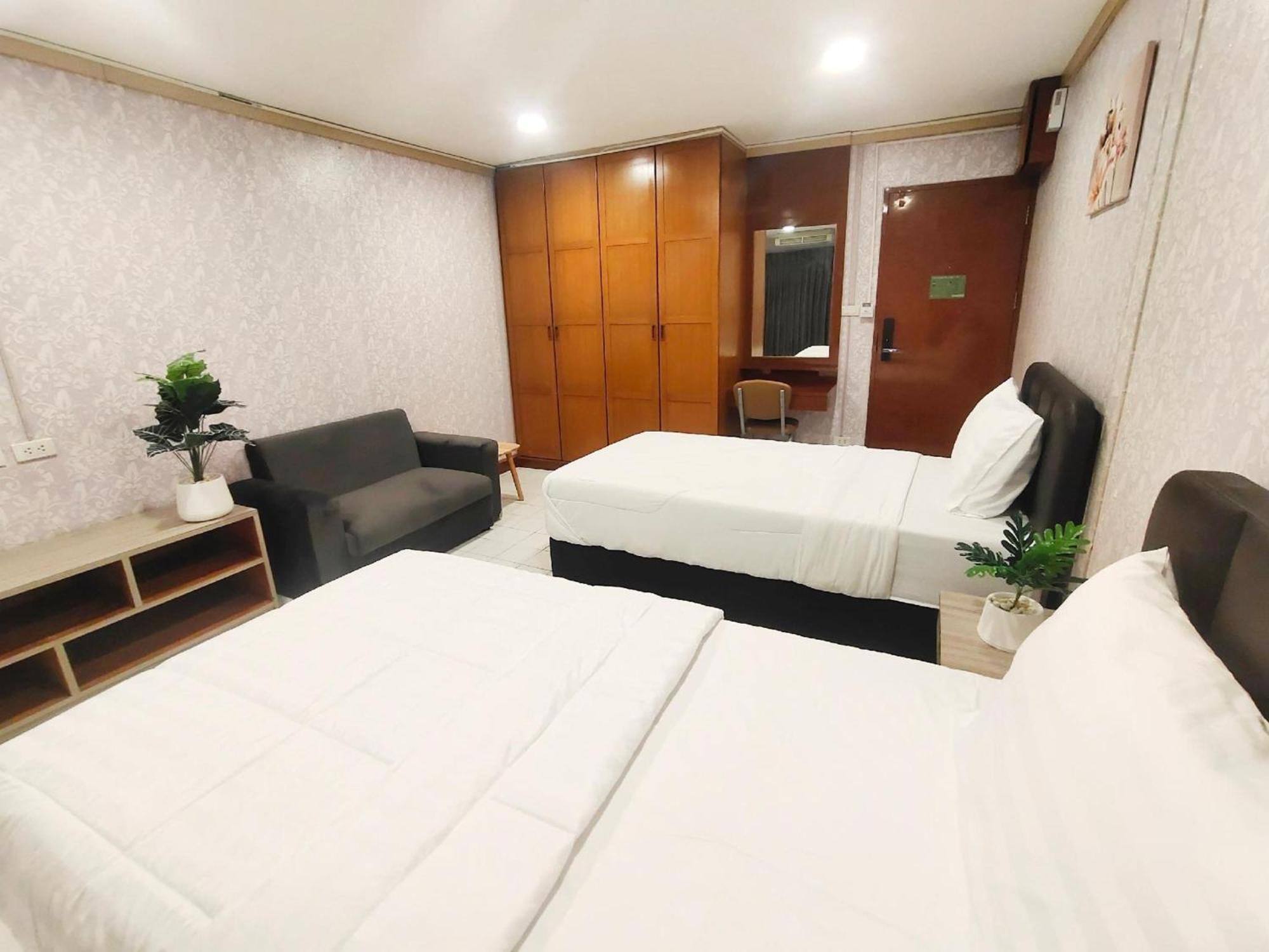 Oyo 75446 Travis Inthamara 49 Hotell Bangkok Eksteriør bilde