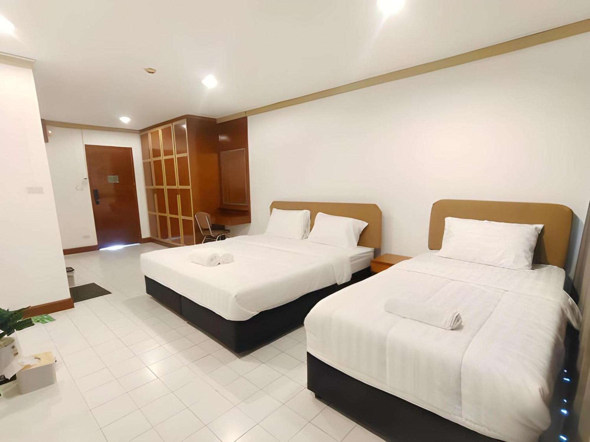 Oyo 75446 Travis Inthamara 49 Hotell Bangkok Eksteriør bilde
