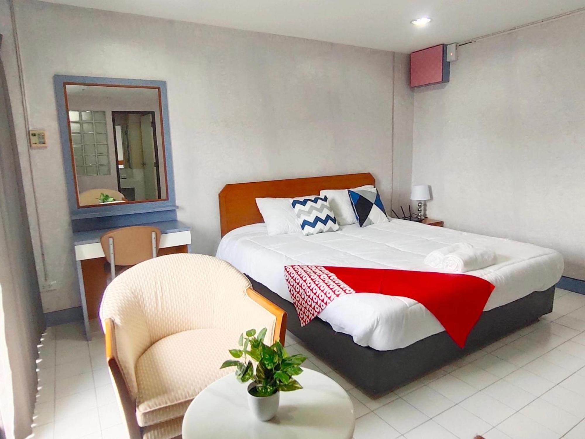 Oyo 75446 Travis Inthamara 49 Hotell Bangkok Eksteriør bilde